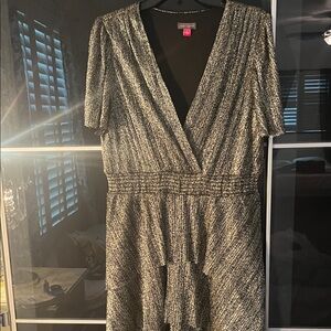 Vince Camuto Black & Gold Sz Large Holiday‎ Glittery  V-neck Dress Cinched Waist